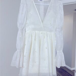 SOLANNA MINI DRESS - LONG PUFF SLEEVE V NECK DRESS IN WHITE
Size: US 2